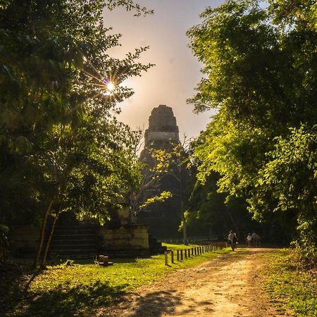 Jungle Lodge Tikal Hostal Zewnętrze zdjęcie